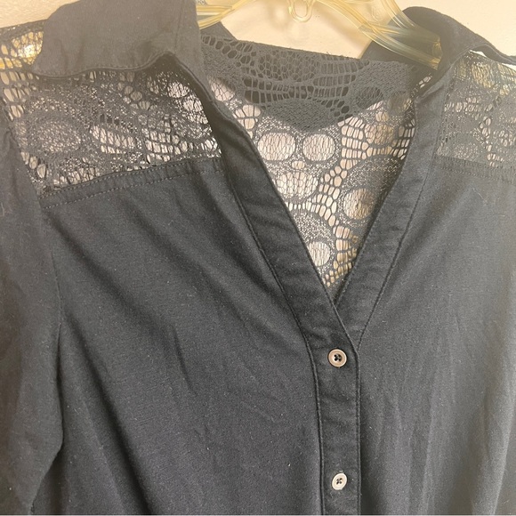 Black Lace Skull Detail Top 17” ptp EUC - Picture 4 of 6